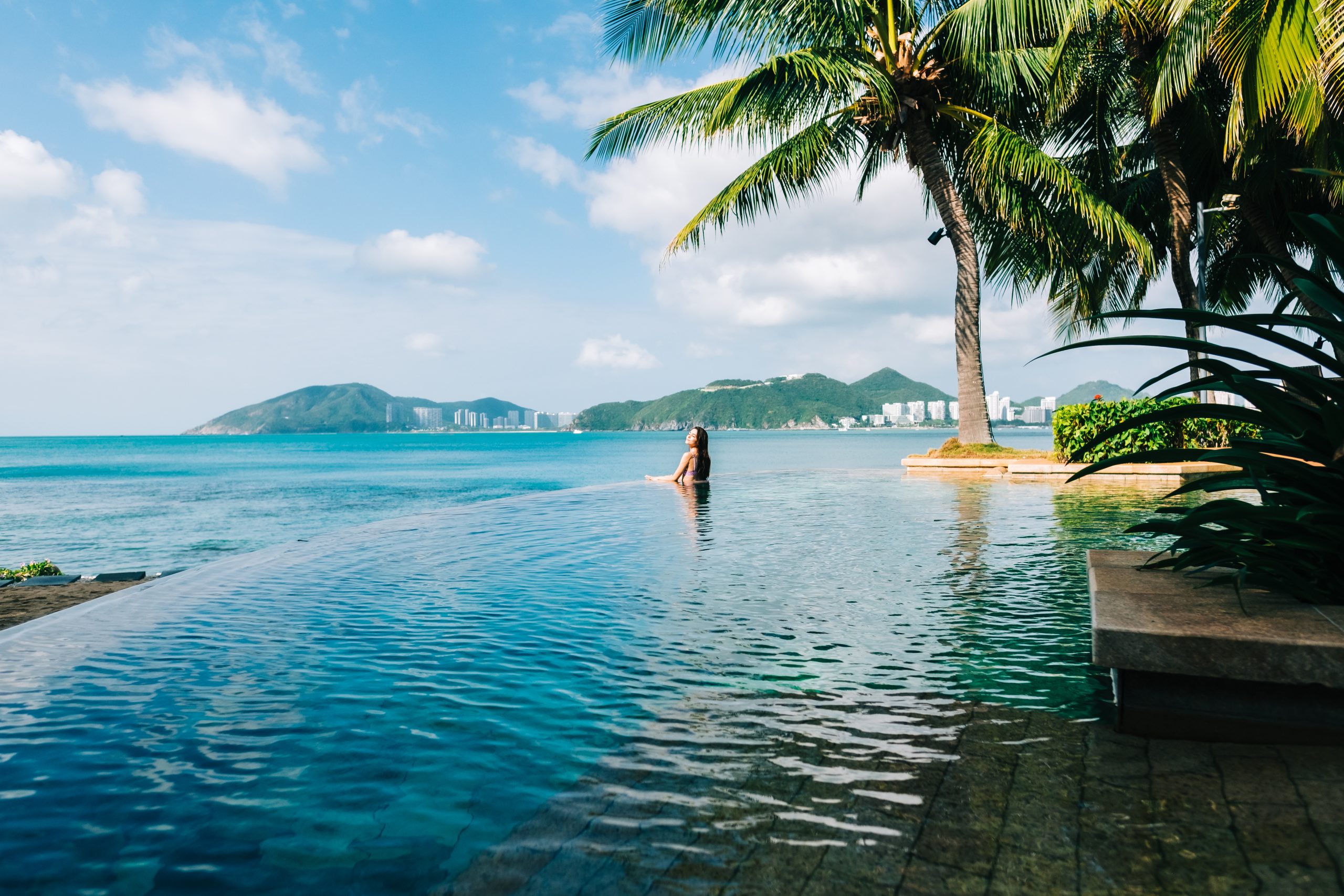 Exploring The 10 Best Pools in the World - JF Piscines